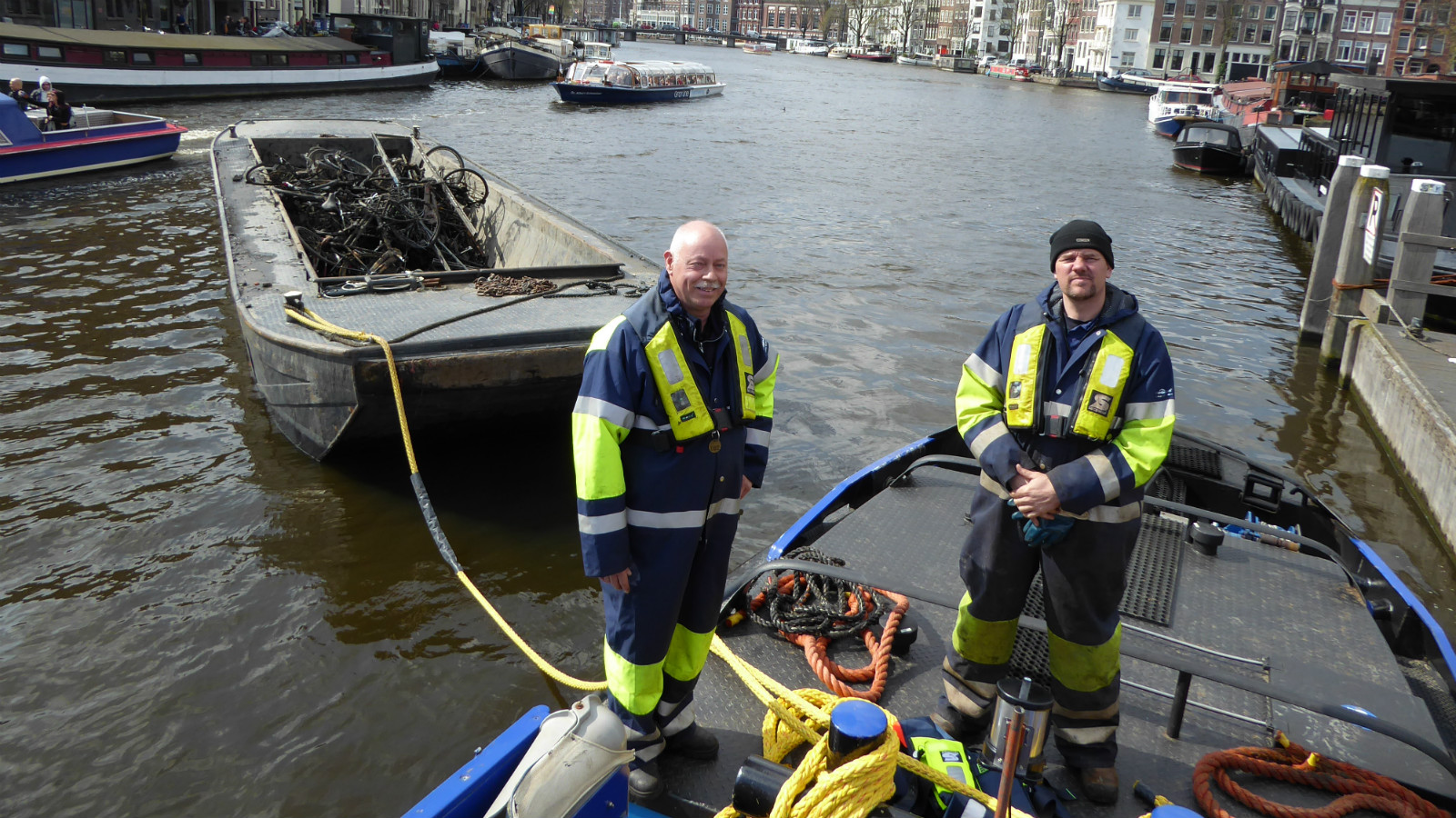 fietsen-vissen-gracht.jpg