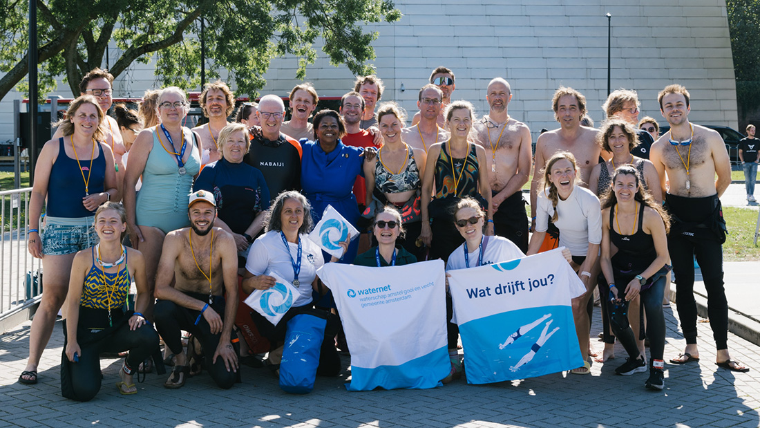 Amsterdam City Swim groepsfoto Waternet.jpg